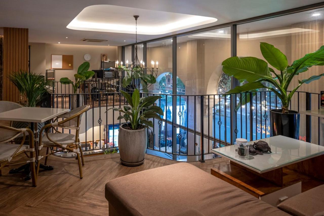 Thao Trang Laluxe Hotel Phu My Hung Хошимин Екстериор снимка